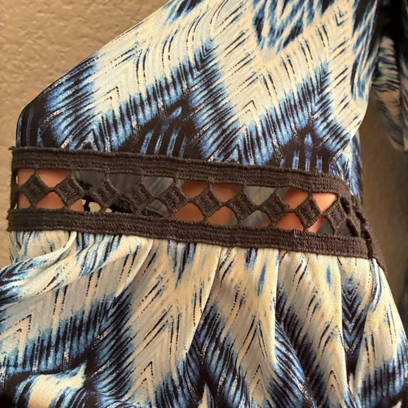 Eliza J Elegant Chic Cold Shoulder Blue and White Geometric Print Dress 14 - Picture 6 of 13